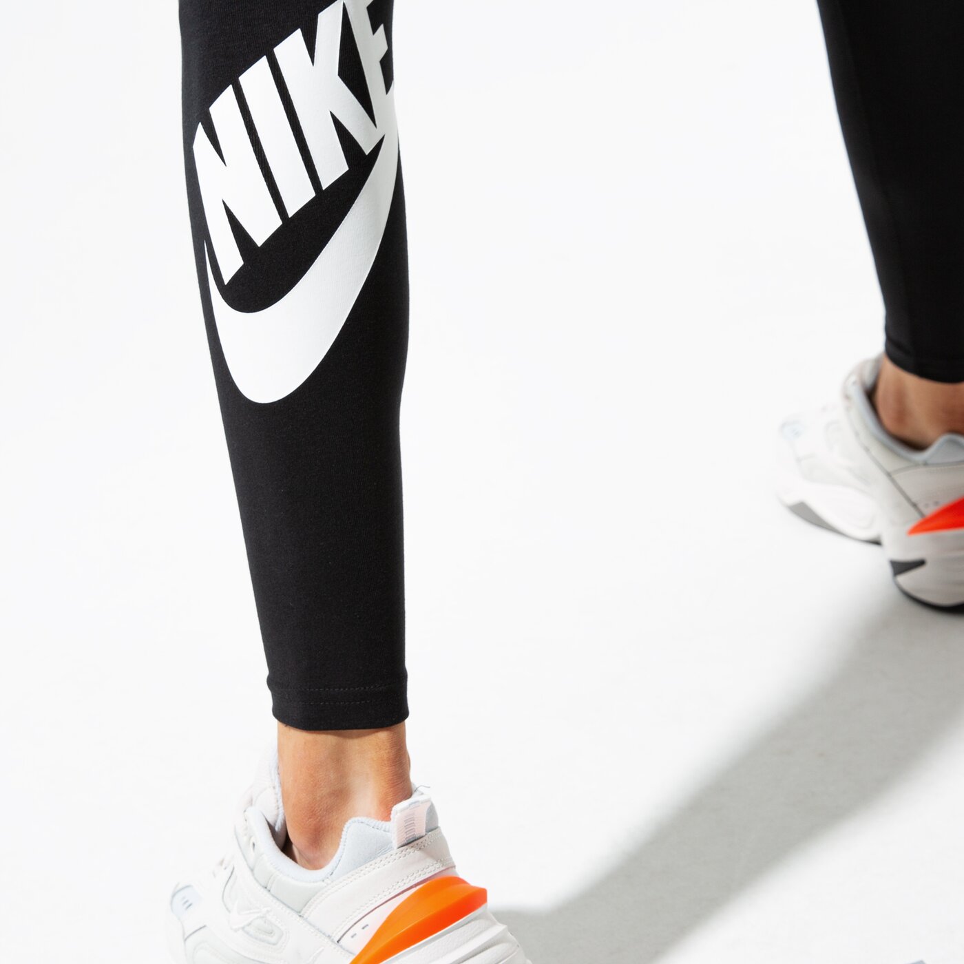 Дамски панталони NIKE КЛИН W NSW LGGNG LEGASEE LOGO ah2010-010 цвят черен