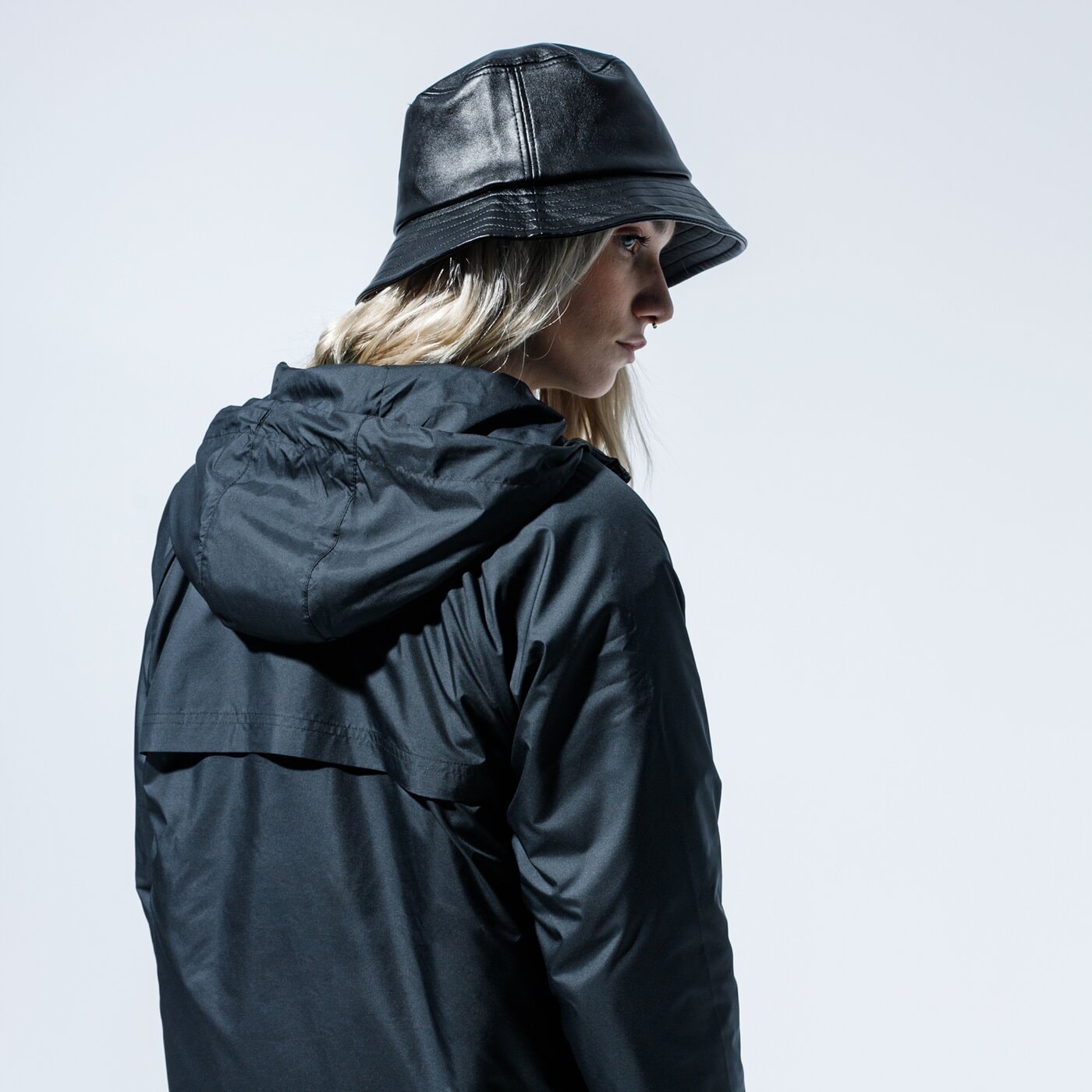 Дамско преходно яке NIKE ЯКЕ W NSW WR JKT bv3939-010 цвят черен