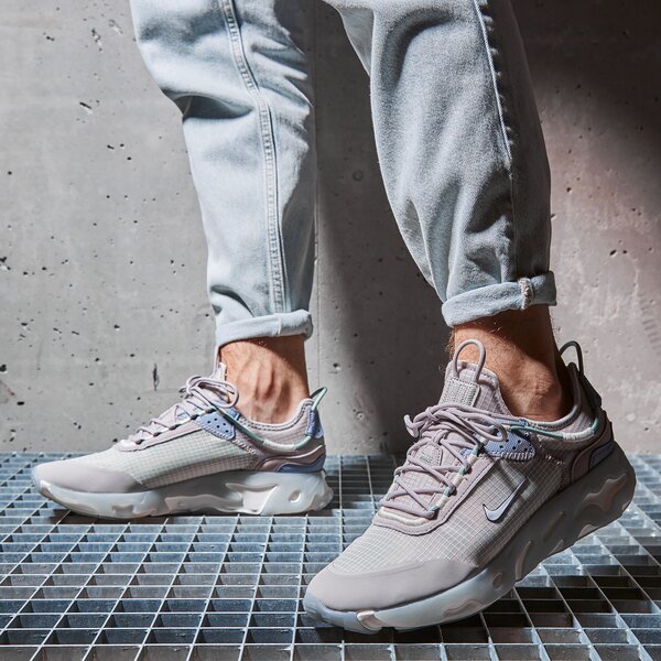 Мъжки маратонки NIKE REACT LIVE cv1772-002 цвят бежов