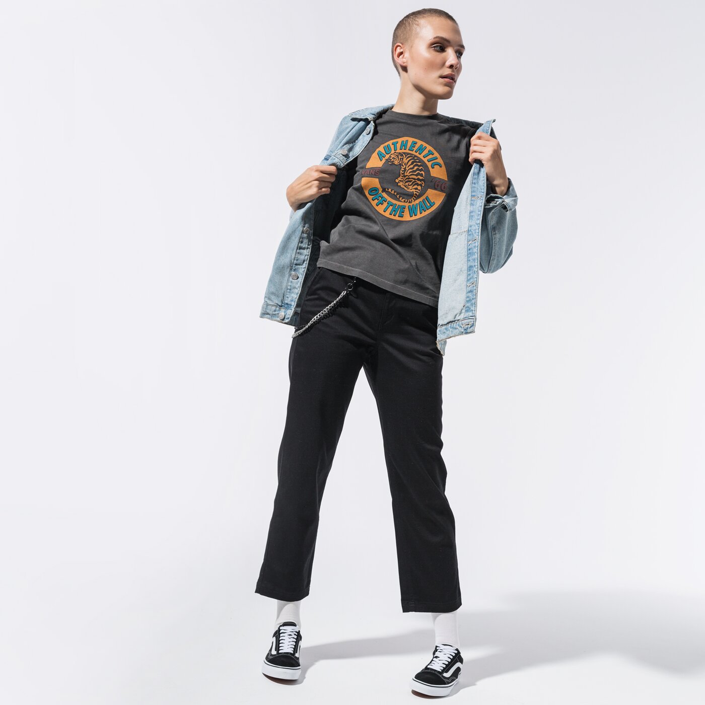 Дамска тениска VANS ТЕНИСКА CHARRA vn0a4sdgblk1 цвят многоцветен