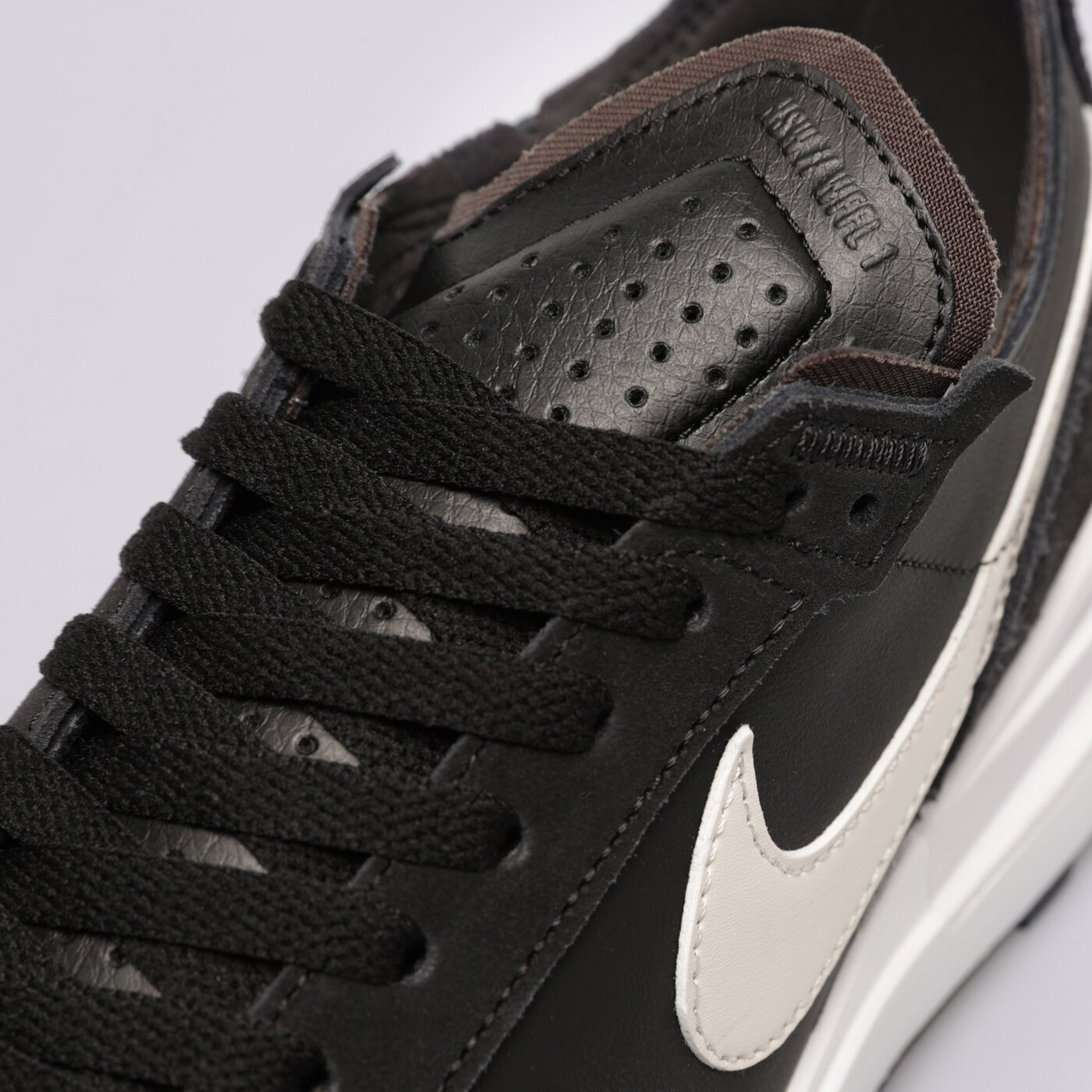 Мъжки маратонки NIKE WAFFLE ONE LEATHER dx9428-001 цвят черен