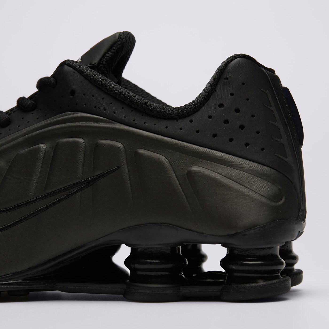 Мъжки маратонки NIKE SHOX R4 hq1988-001 цвят черен