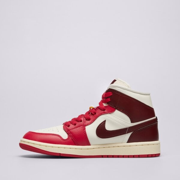 Дамски маратонки WMNS AIR JORDAN 1 MID bq6472-119 цвят бежов