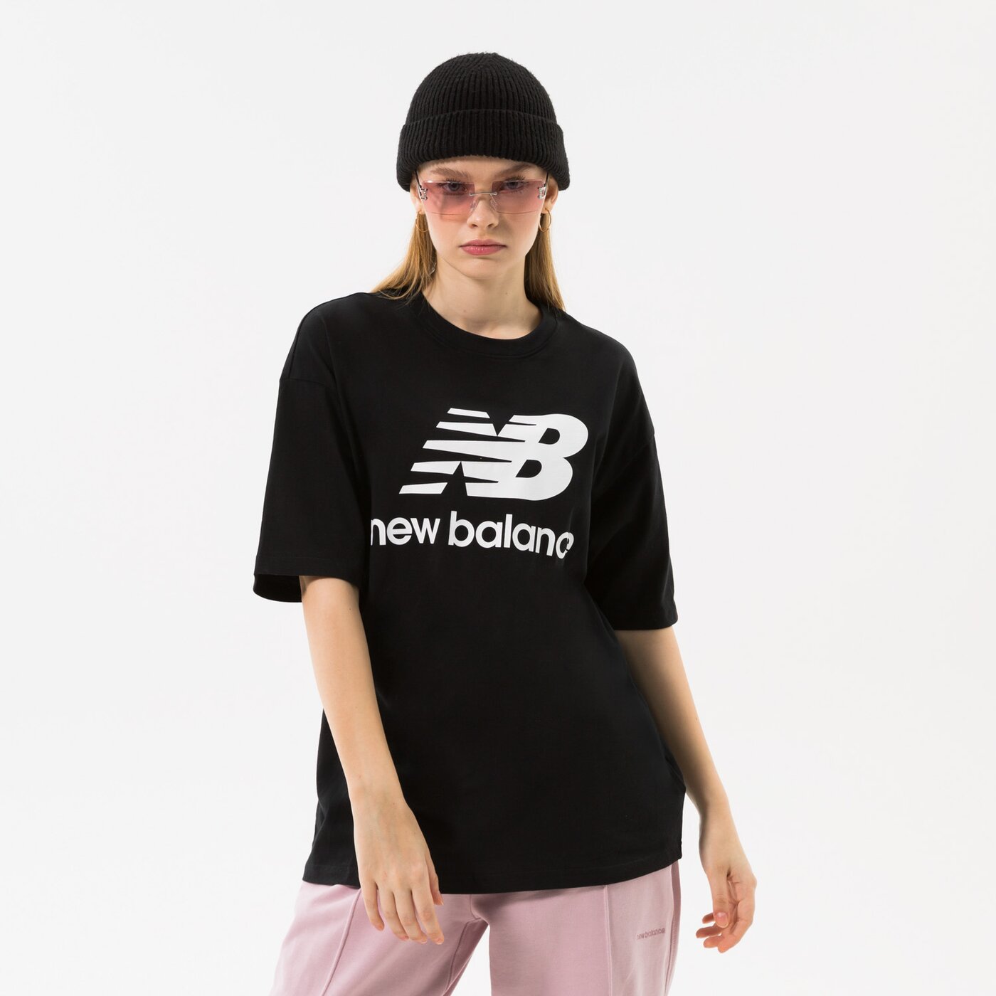 Дамска тениска NEW BALANCE ТЕНИСКА ESSENTIALS STACKED LOGO wt03519bk цвят черен