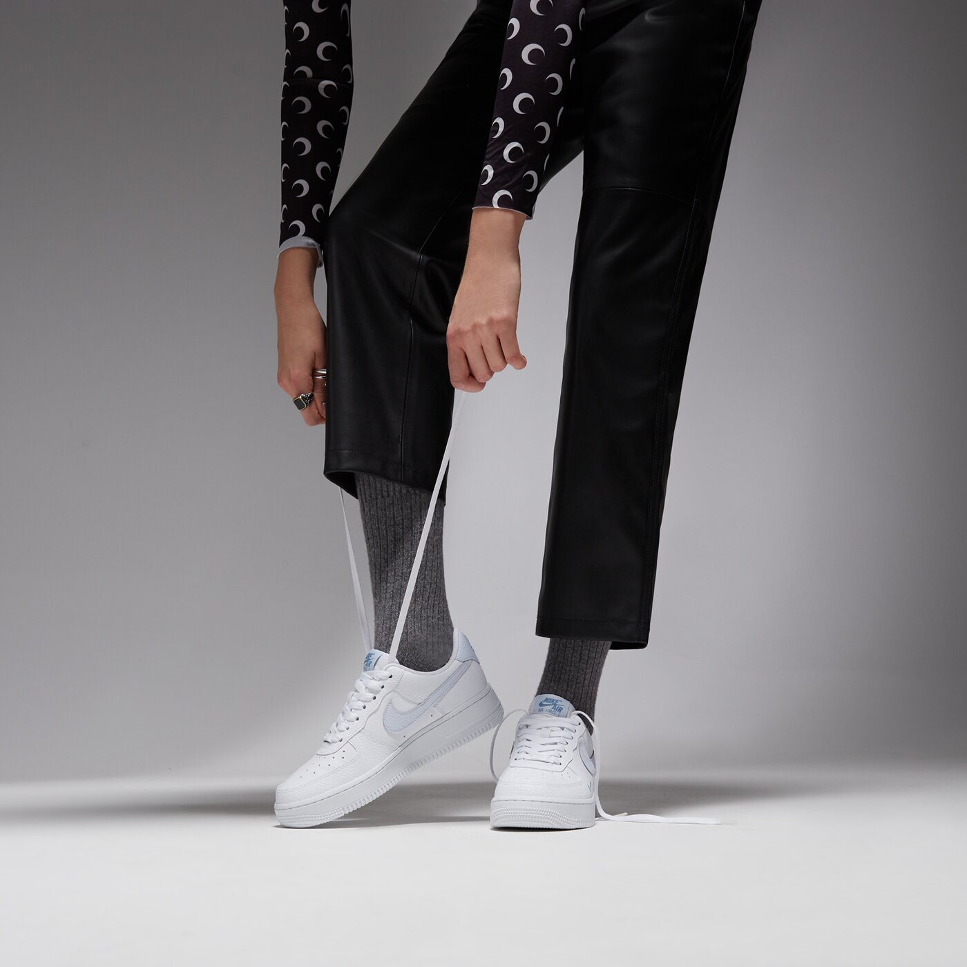 Дамски маратонки NIKE WMNS AIR FORCE 1 '07 hv2511-100 цвят бял