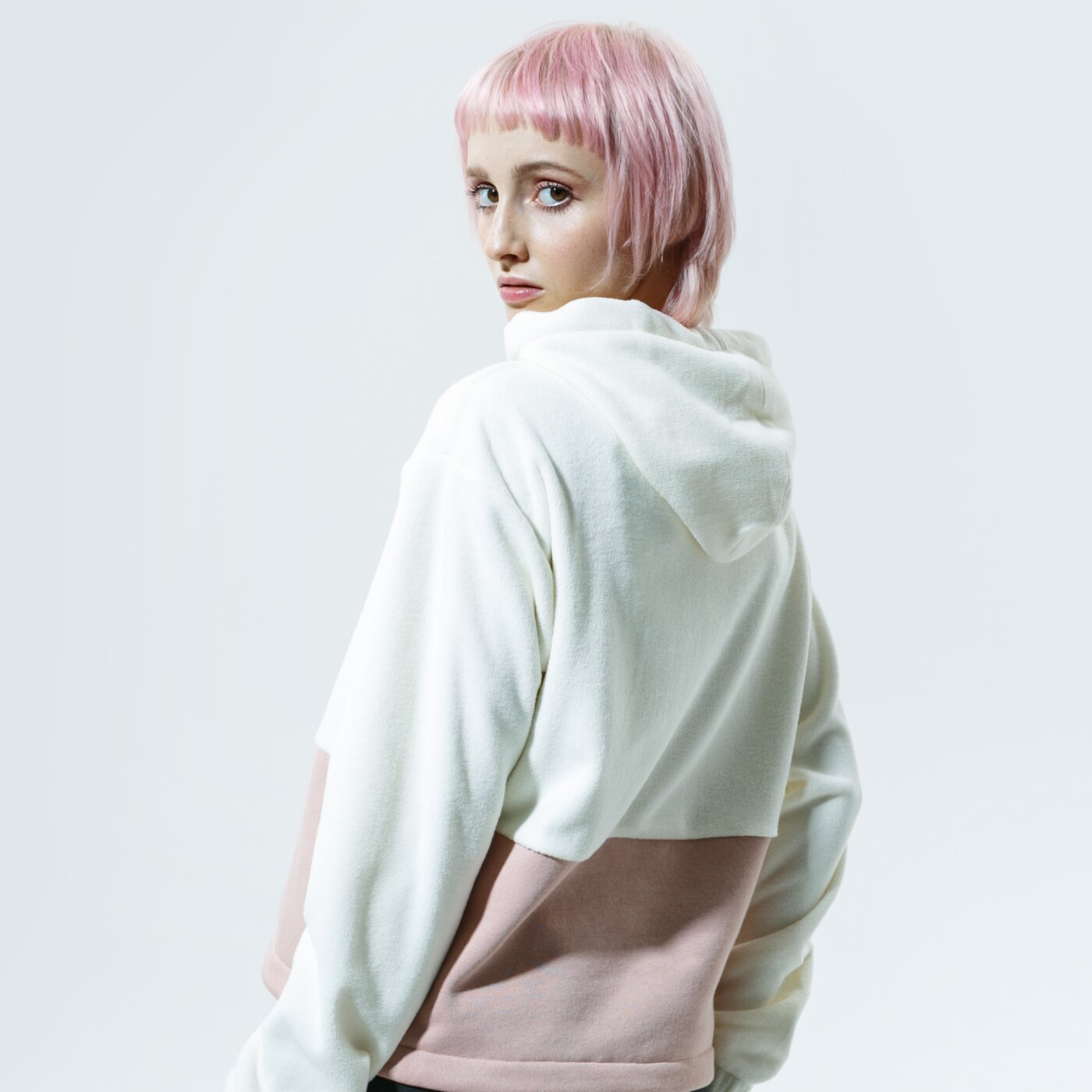 Дамски суичър CHAMPION СУИТЧЪР С КАЧУЛКА HOODED SWEATSHIRT 113231ww005 цвят бежов