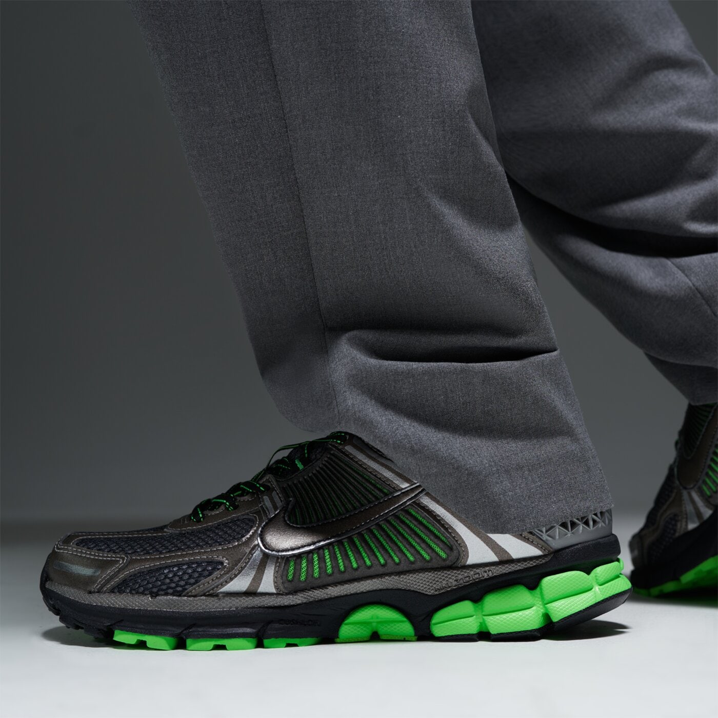 Мъжки маратонки NIKE ZOOM VOMERO 5 SE ib2988-001 цвят черен