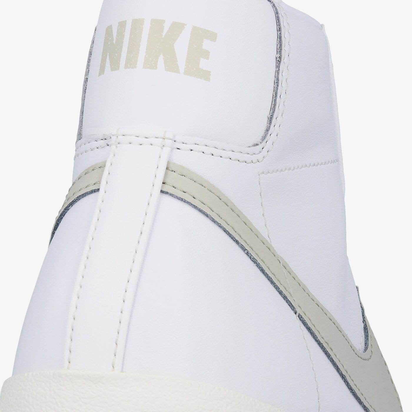 Мъжки маратонки NIKE BLAZER MID '77 VINTAGE bq6806-106 цвят бял