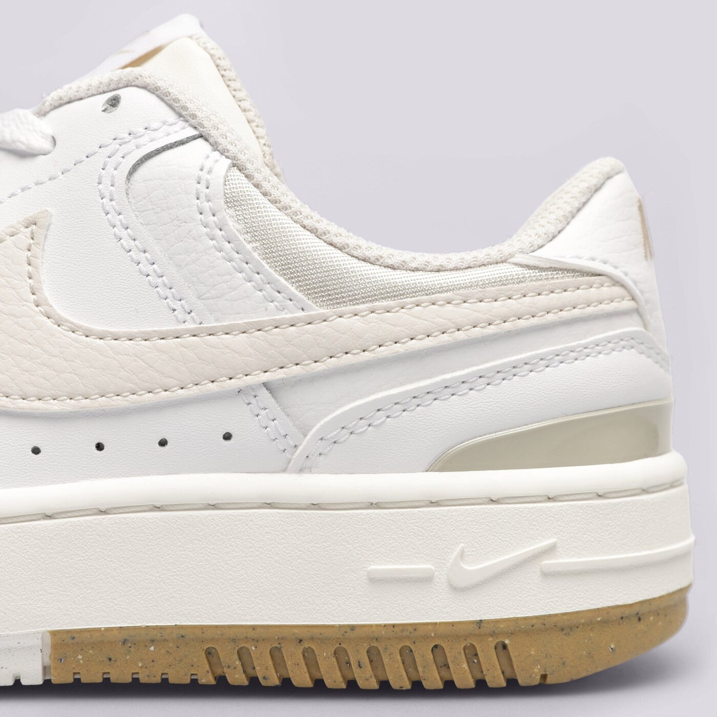 Дамски маратонки NIKE GAMMA FORCE dx9176-103 цвят бежов