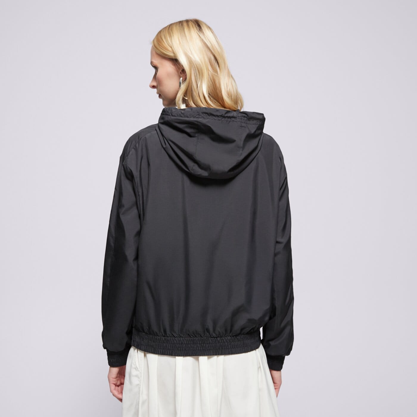 Дамско преходно яке NIKE ЯКЕ W NSW ESSNTL UV WVN JKT HD fv6298-010 цвят черен