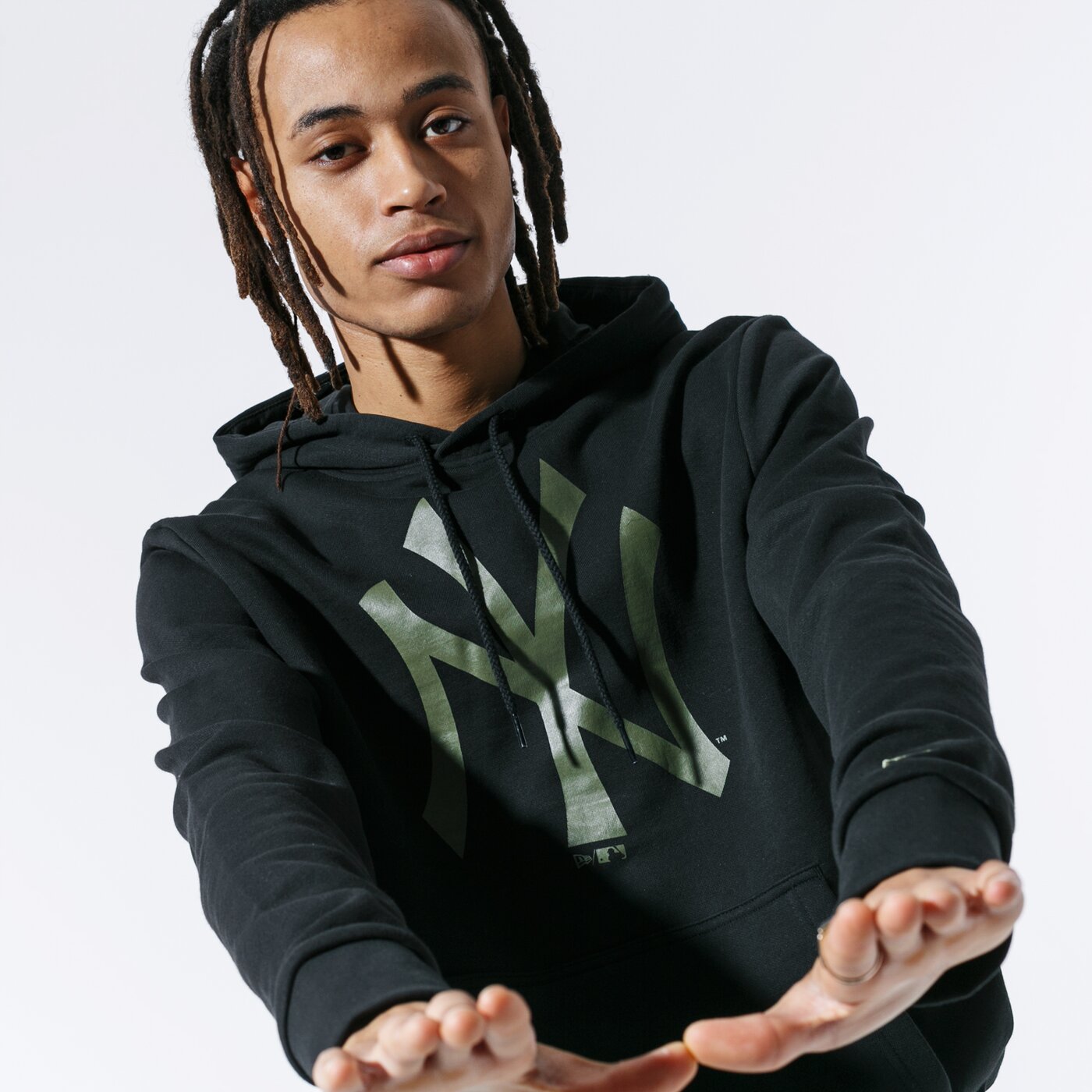 Мъжки суичър NEW ERA СУИТЧЪР С КАЧУЛКА MLB HOODY NYY NEW YORK YANKEES BLK 12123928 цвят черен