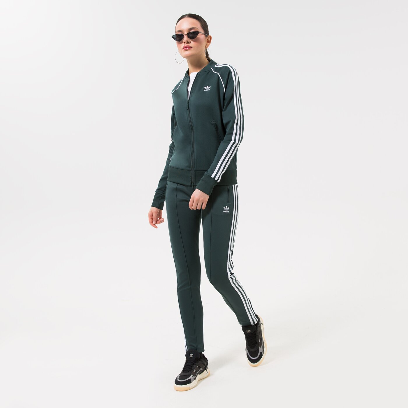 Дамски суичър ADIDAS СУИТЧЪР СЪС ЗАКОПЧАВАНЕ SST TRACKТОП PB hn5890 цвят зелен