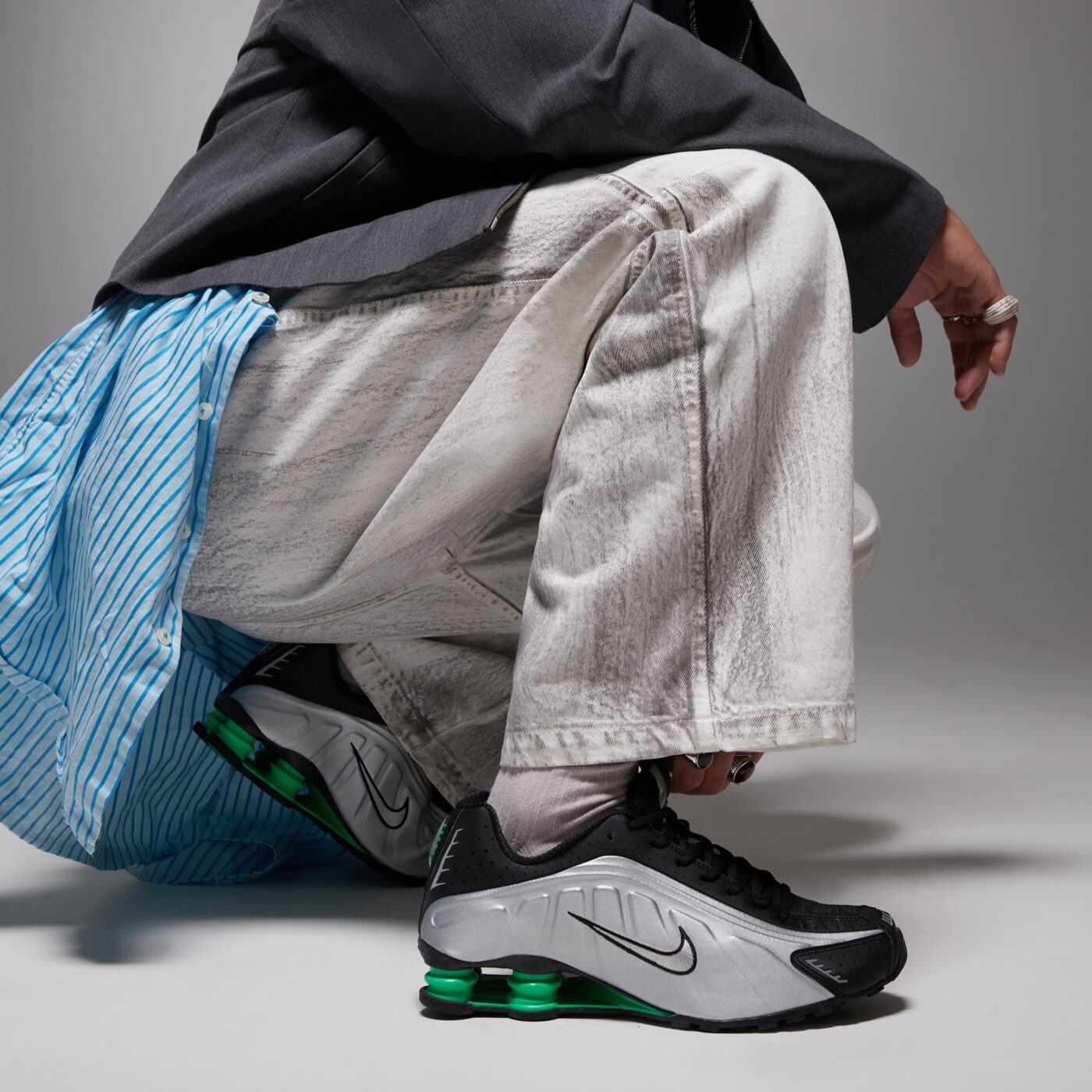 Мъжки маратонки NIKE SHOX R4 hq1988-006 цвят черен