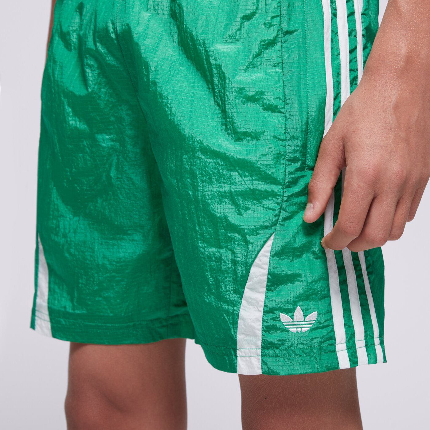  ADIDAS ШОРТИ WOVEN SHORT BOYS jc9120 цвят зелен