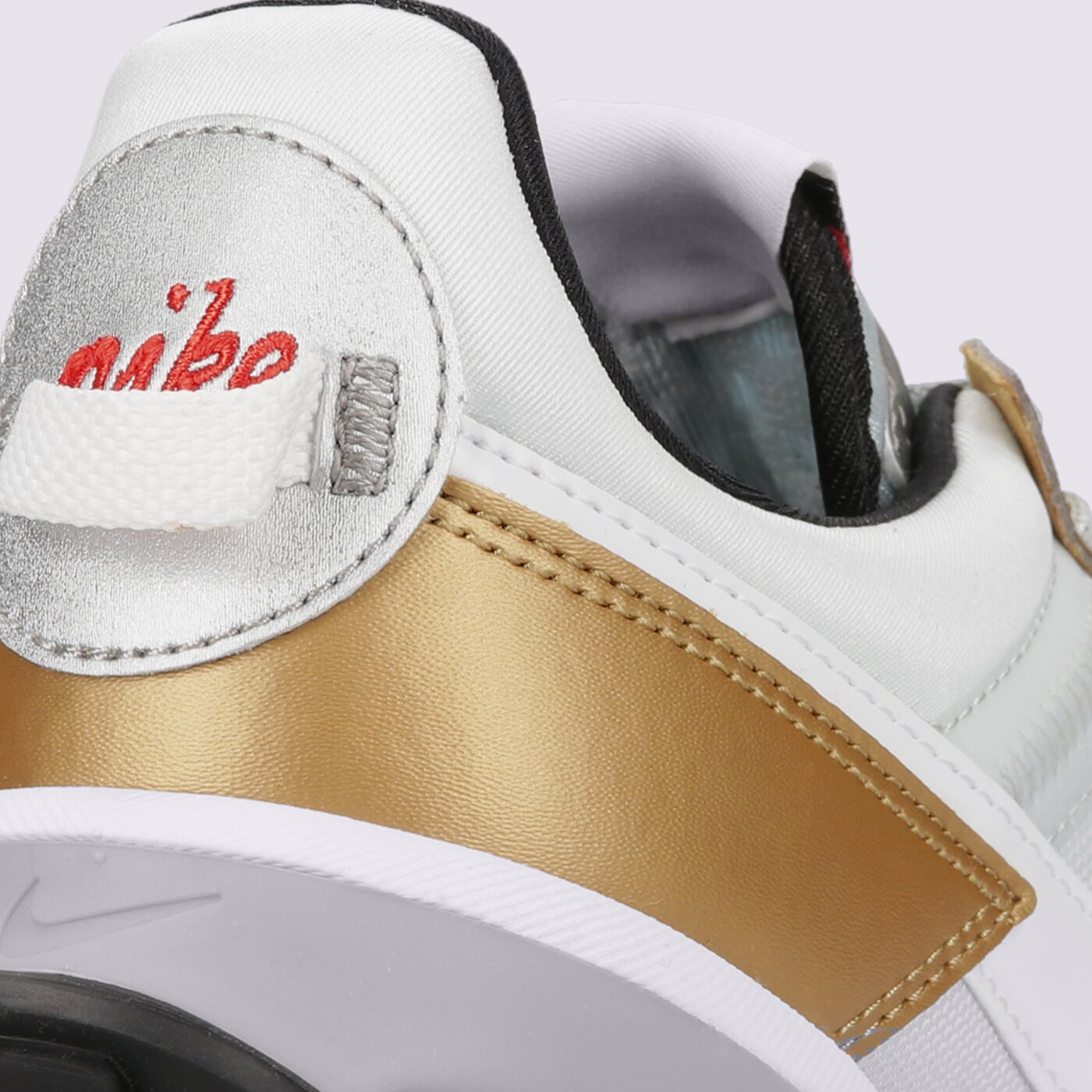 Дамски маратонки NIKE AIR MAX PRE-DAY SE dj6210-001 цвят бял