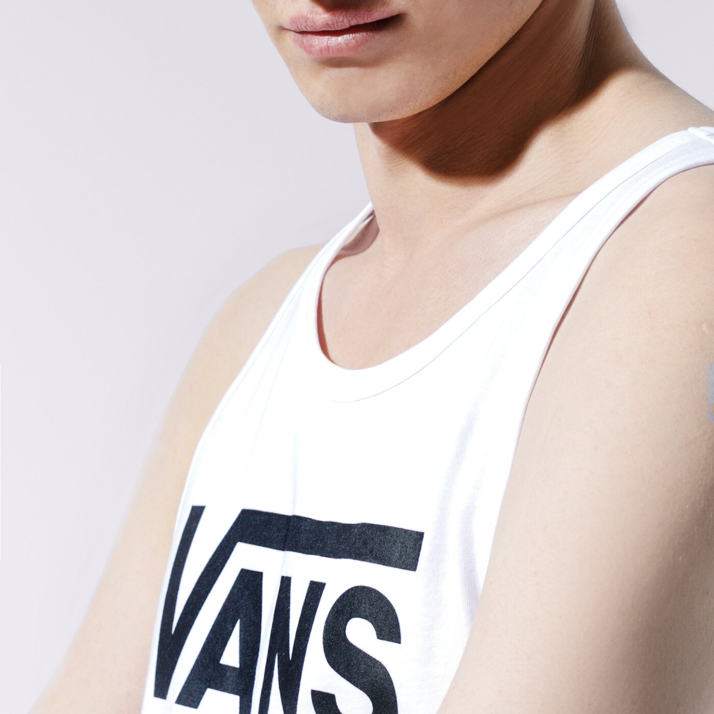 Мъжка тениска VANS ПОТНИК VANS CLASSIC ПОТНИК vn000y8vyb21 цвят бял