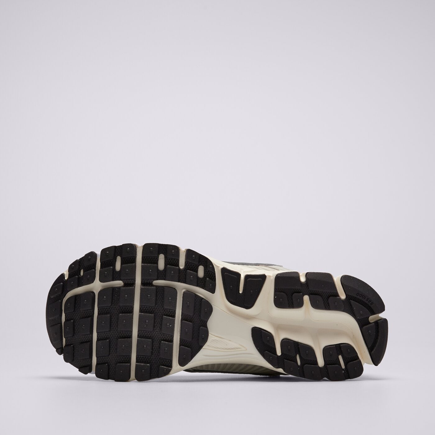 Дамски маратонки NIKE W ZOOM VOMERO 5 NA fd0884-025 цвят сив