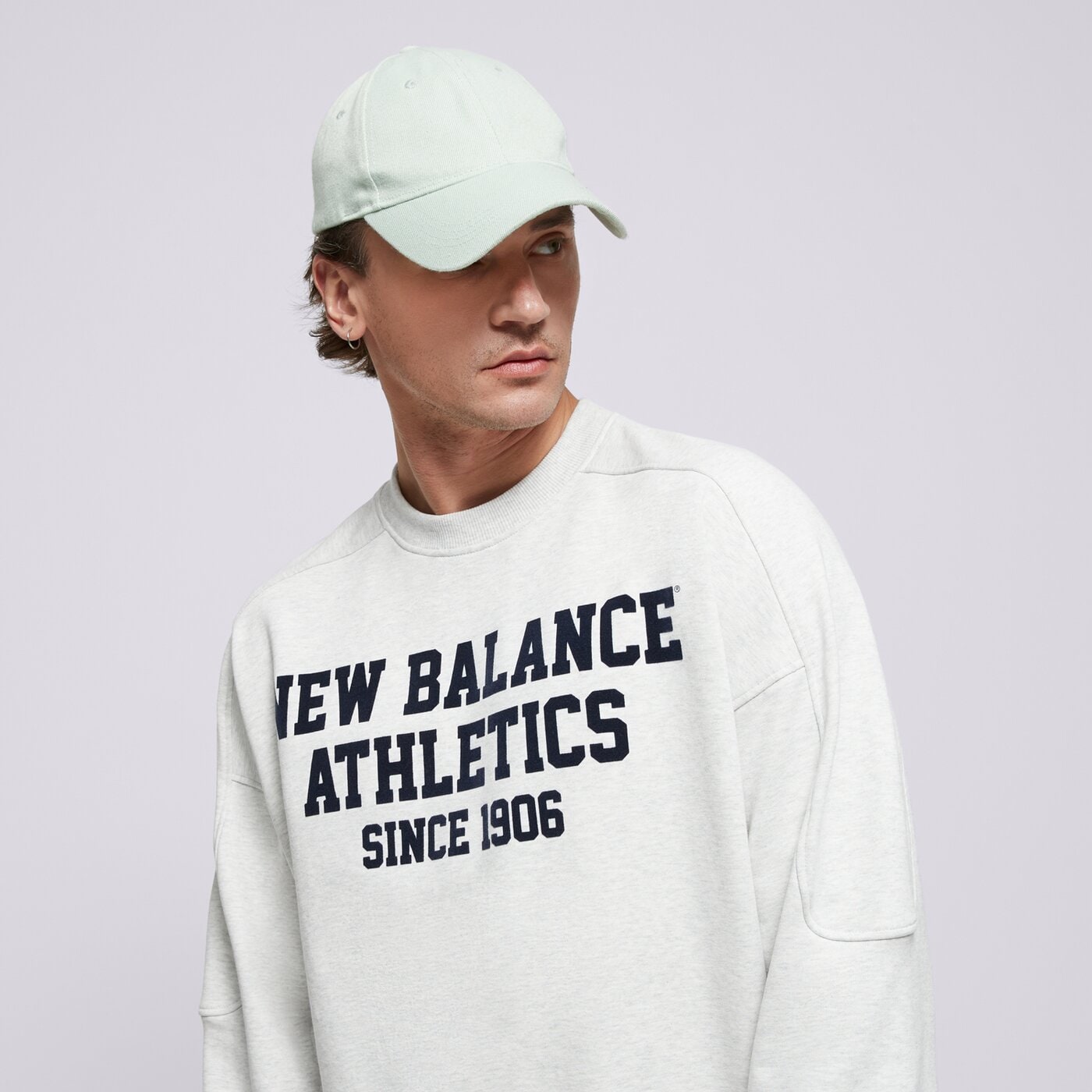 Мъжки суичър NEW BALANCE СУИТЧЪР VARSITY FRENCH TERRY GRAPHIC CREW mt51521ahh цвят сив