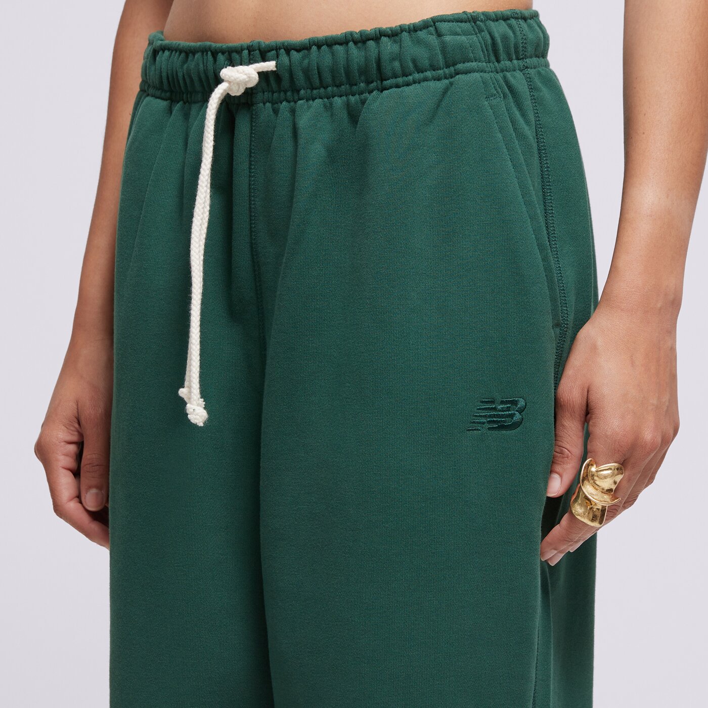 Дамски панталони NEW BALANCE ПАНТАЛОНИ ATHLETICS   FRENCH TERRY JOGGER wp41513nwg цвят зелен