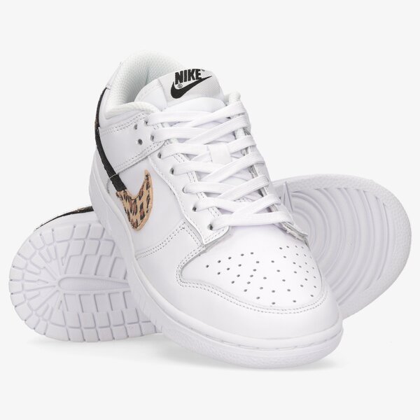 Дамски маратонки NIKE W DUNK LOW SE dd7099-100 цвят бял