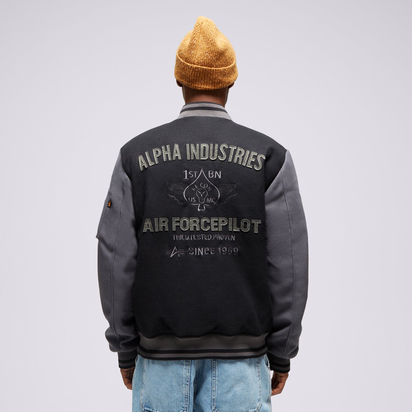 Мъжко зимно яке ALPHA INDUSTRIES ЯКЕ VARSITY AIR FORCE 1381073 цвят черен