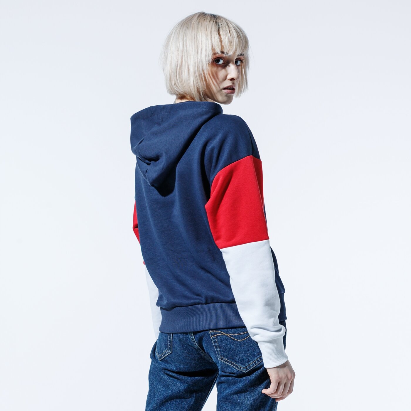 Дамски суичър FILA СУИТЧЪР С КАЧУЛКА BLOCKS AND LOGOS 687496k14 цвят тъмносин