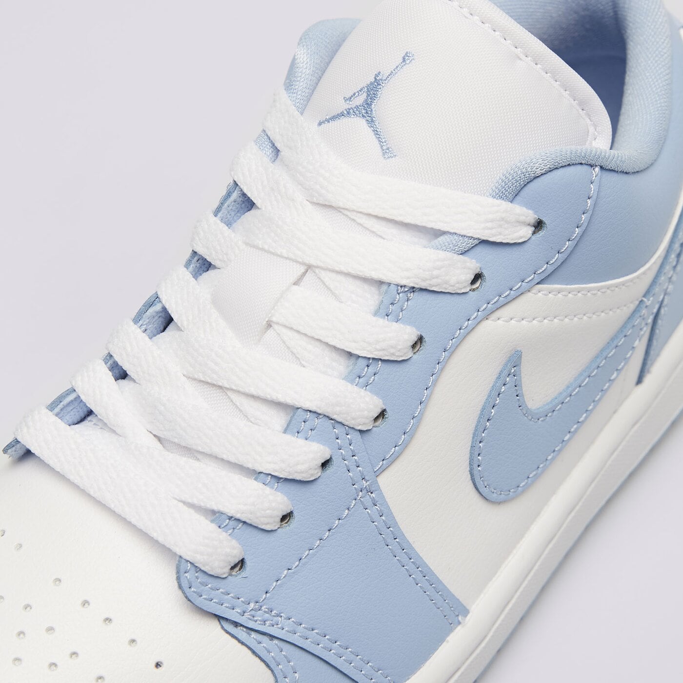 Дамски маратонки JORDAN AIR 1 LOW  dc0774-142 цвят бял