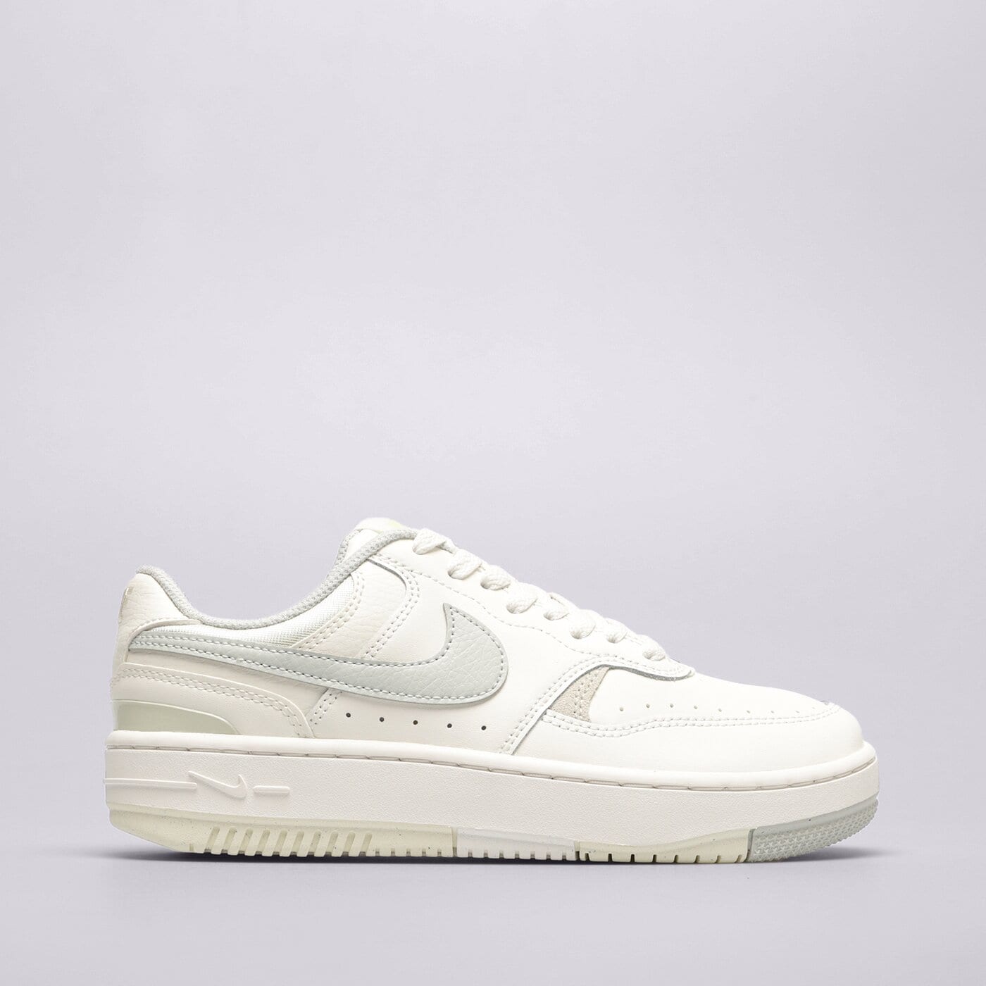 Дамски маратонки NIKE GAMMA FORCE dx9176-107 цвят бежов