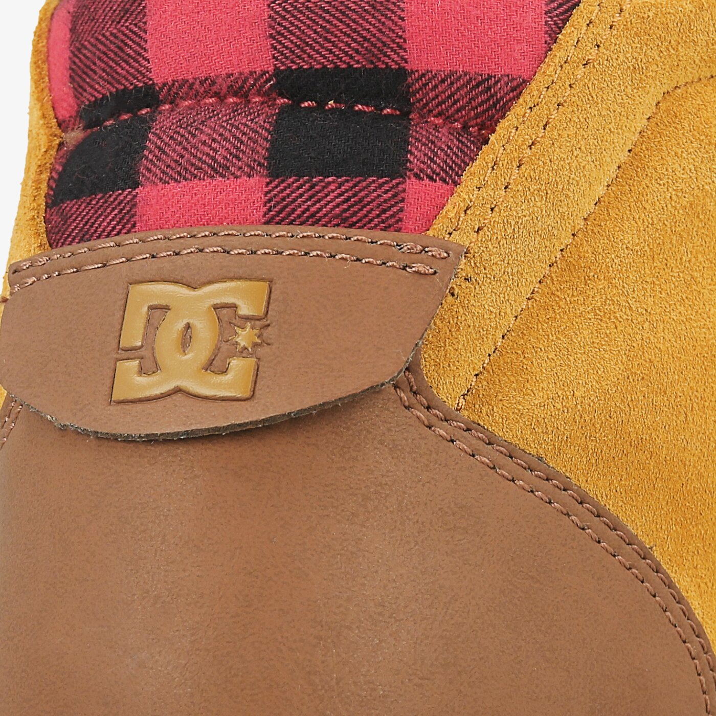 Мъжки зимни обувки DC CRISIS HIGH WNT. adys100116wd4 цвят кафяв