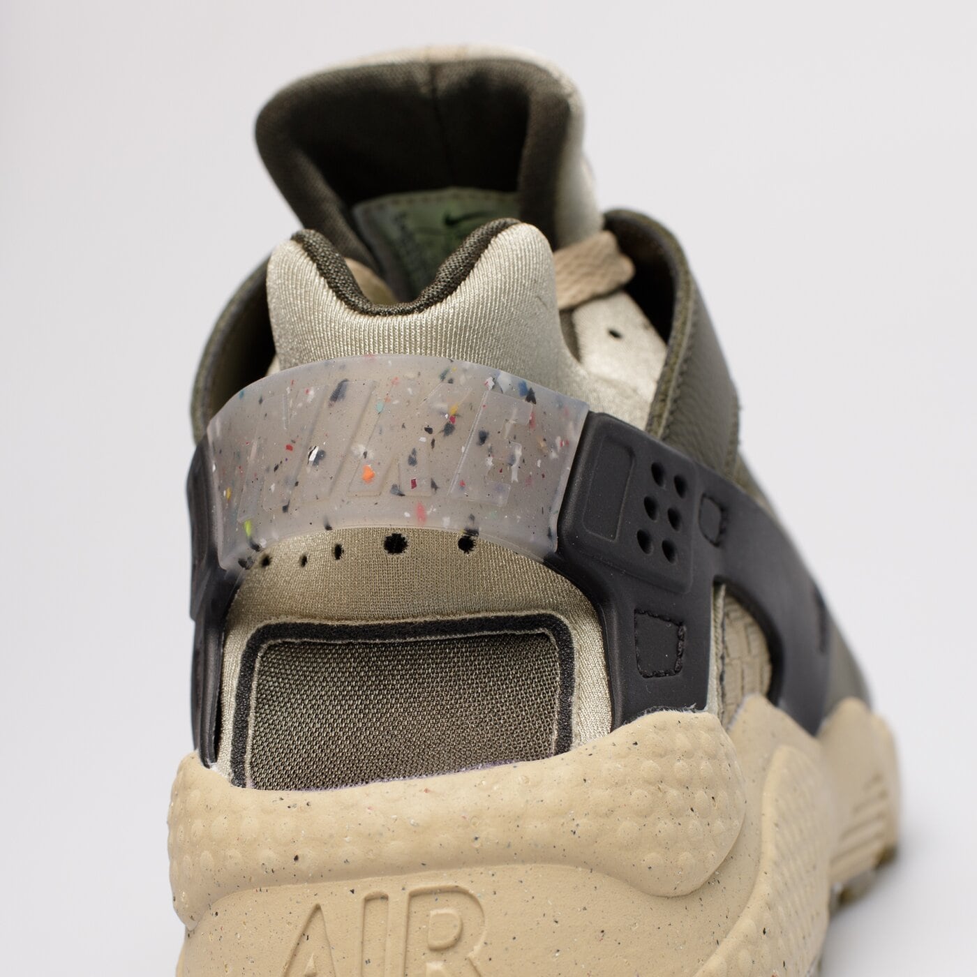 Мъжки маратонки NIKE AIR HUARACHE CRATER PRM dm0863-300 цвят каки