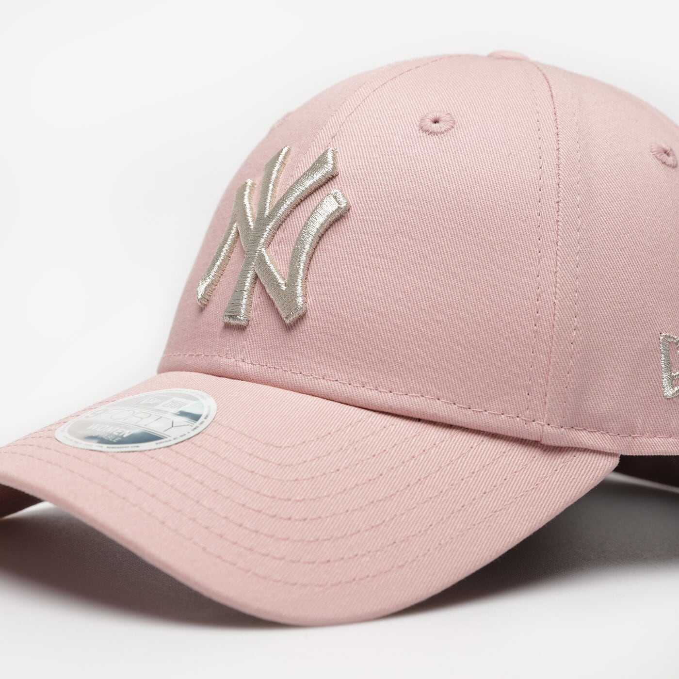 Дамска шапка с козирка NEW ERA ШАПКА WMNS METALLIC LOGO 940 NYY NEW YORK YANKEES 60357983 цвят коралов