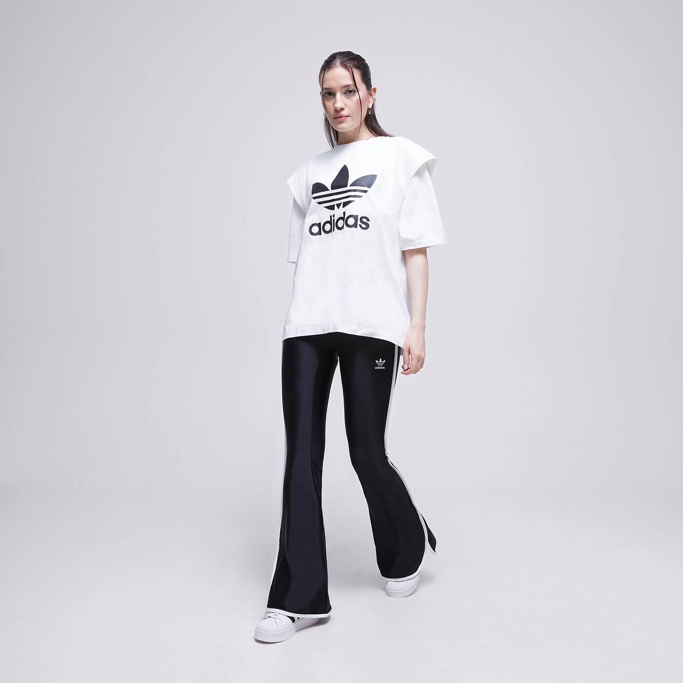 Adidas ТЕНИСКА Tee Ic8806 Дамски Цвят бял Модни Тениски Дрехи Adidas в