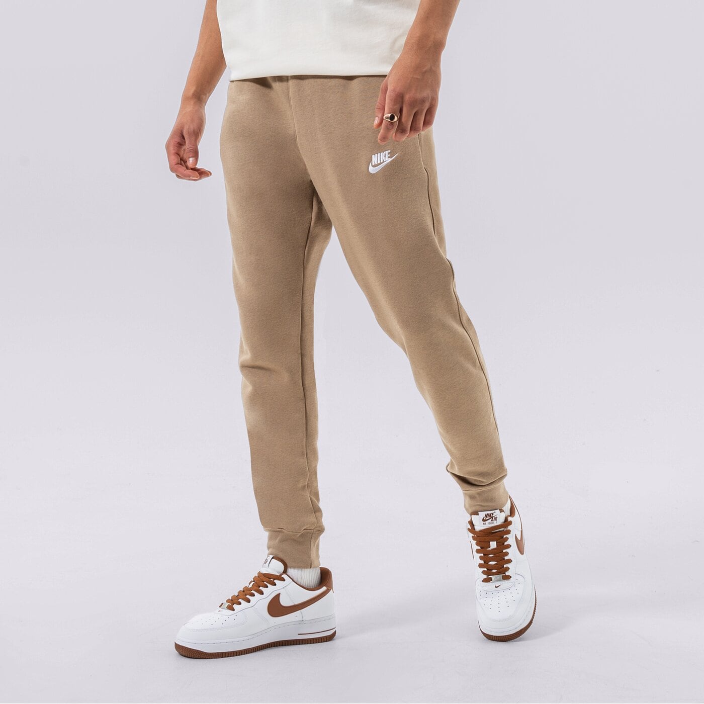 Мъжки панталони NIKE ПАНТАЛОНИ NIKE SPORTSWEAR CLUB FLEECE bv2671-247 цвят бежов