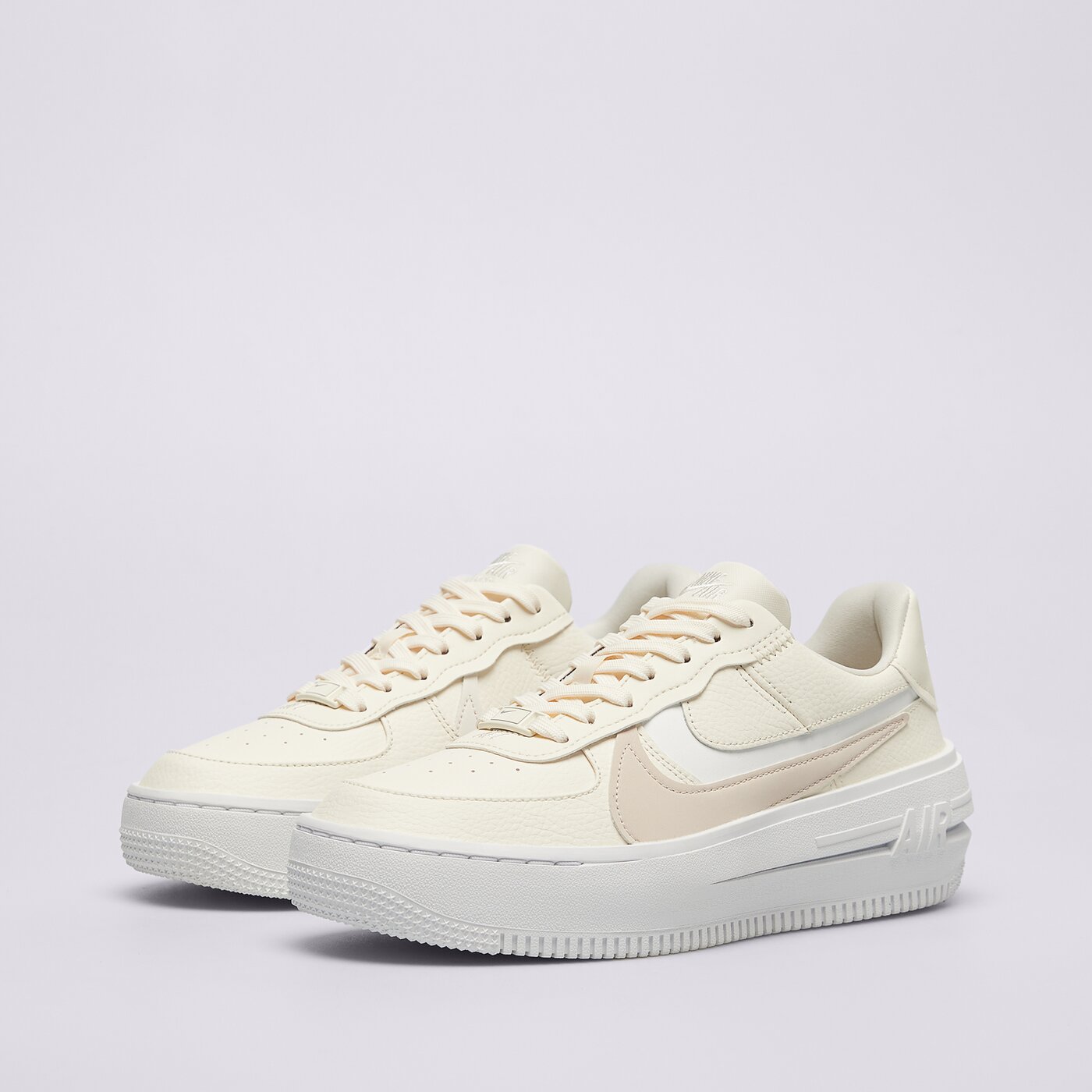Дамски маратонки NIKE W AF1 PLT.AF.ORM  dj9946-107 цвят бежов