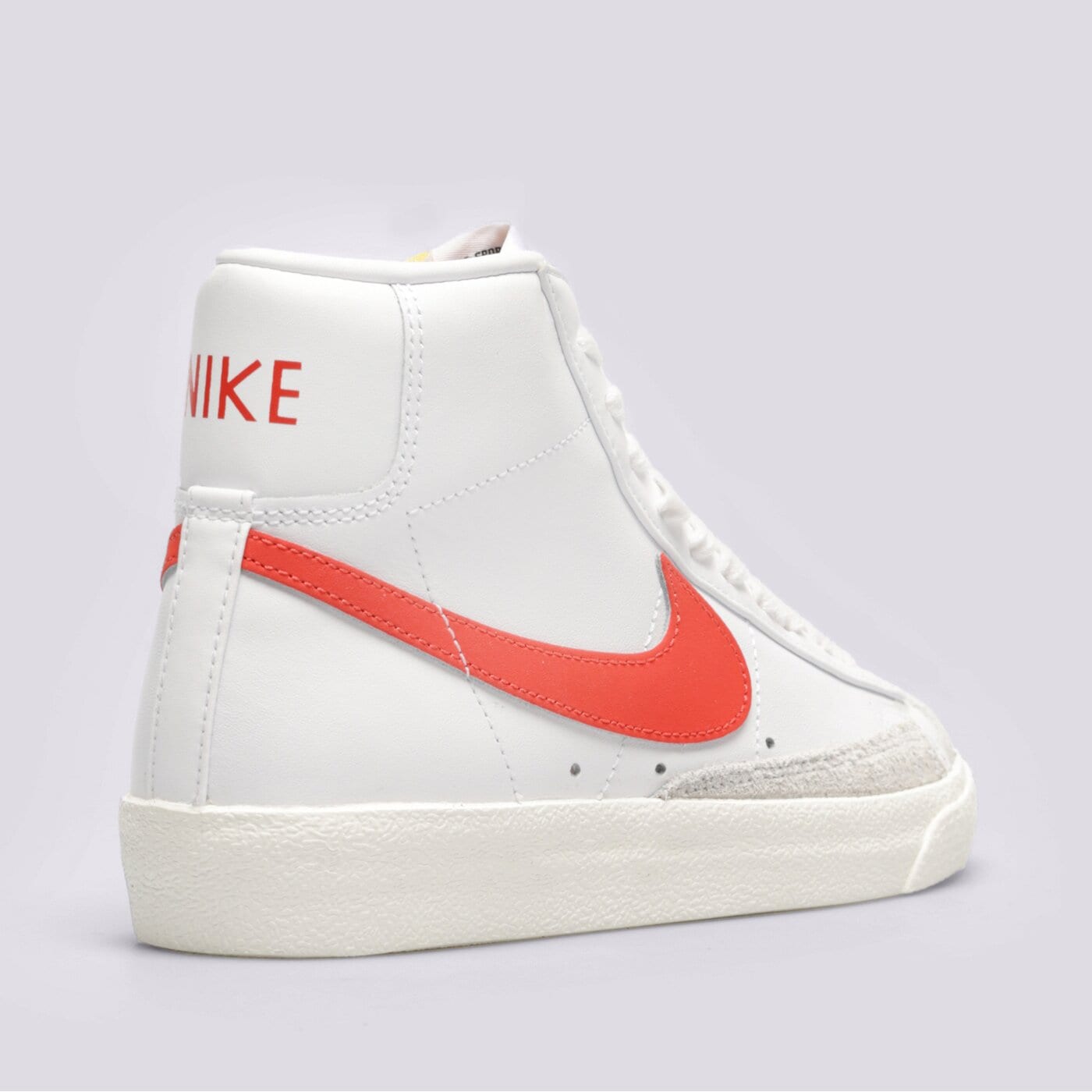 Дамски маратонки NIKE BLAZER MID 77 cz1055-101 цвят бял