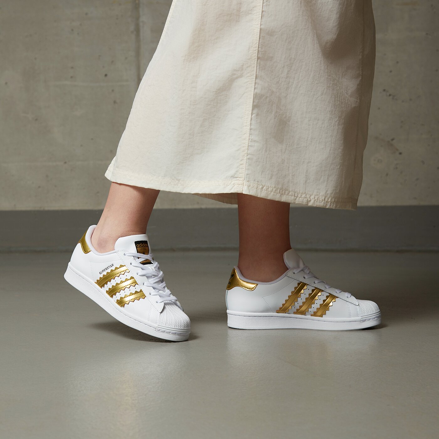 Дамски маратонки ADIDAS SUPERSTAR W  h03915 цвят бял