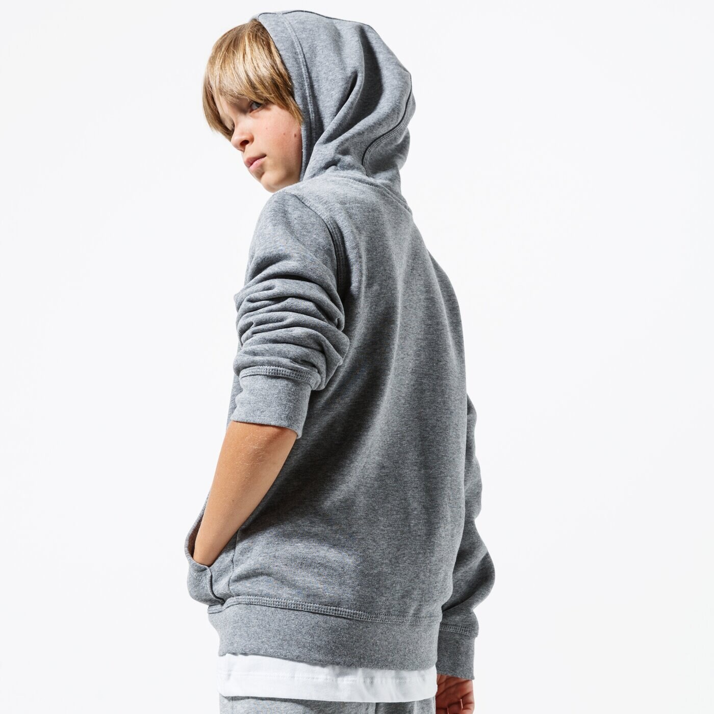 Детски суичър NIKE СУИТЧЪР СЪС ЗАКОПЧАВАНЕ   С КАЧУЛКА SPORTSWEAR CLUB BOY bv3699-091 цвят сив