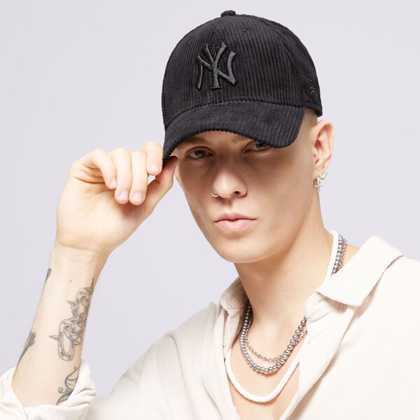 Мъжка шапка с козирка NEW ERA ШАПКА CORD 940 NYY NEW YORK YANKEES BLKBLK 60565331 цвят черен