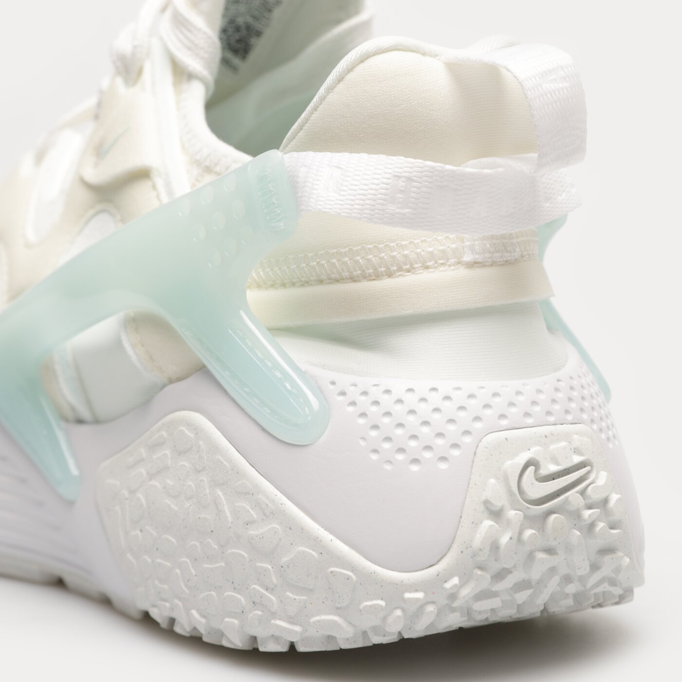 Дамски маратонки NIKE AIR HUARACHE CRAFT dq8031-104 цвят бял