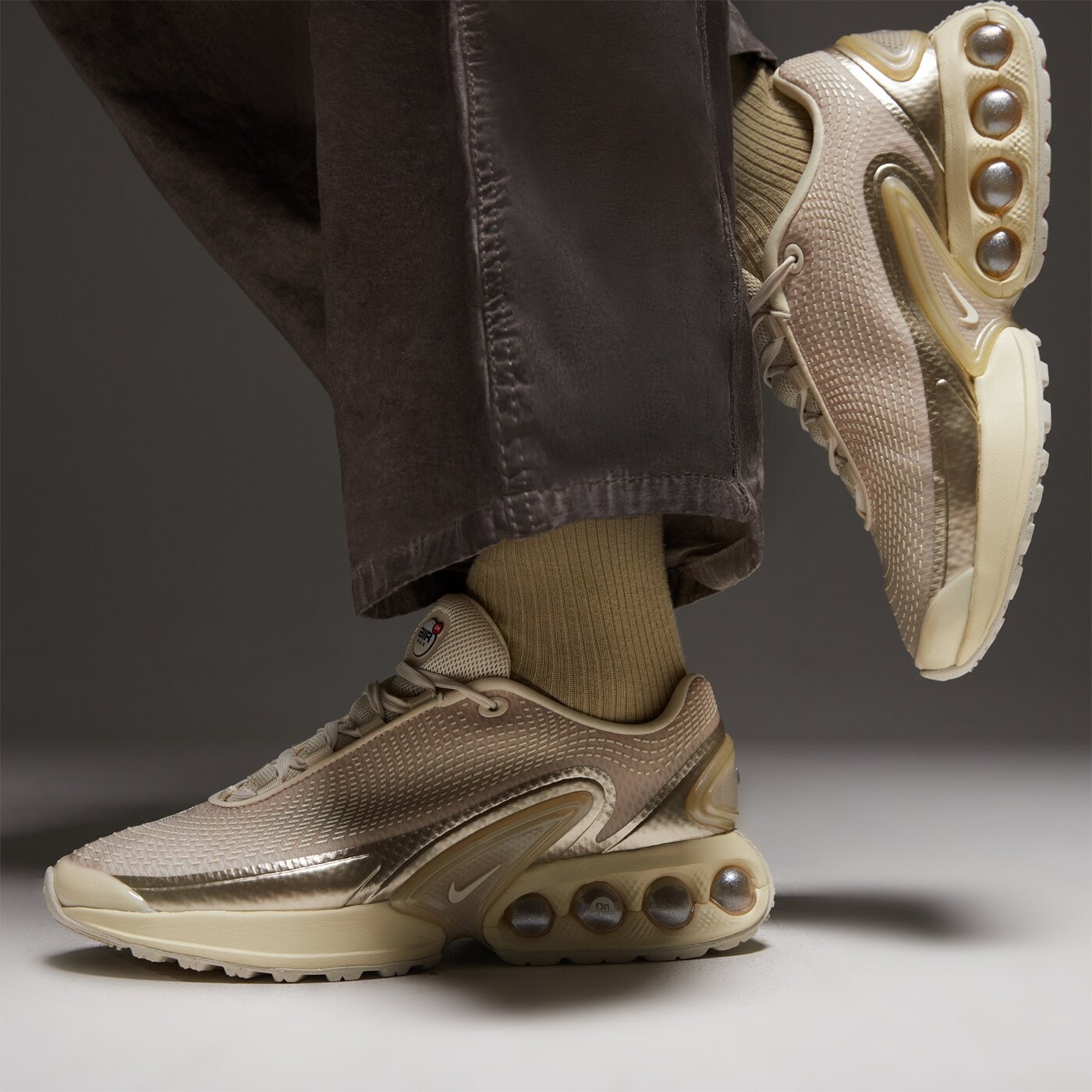 Дамски маратонки NIKE W AIR MAX DN  hv4861-200 цвят бежов