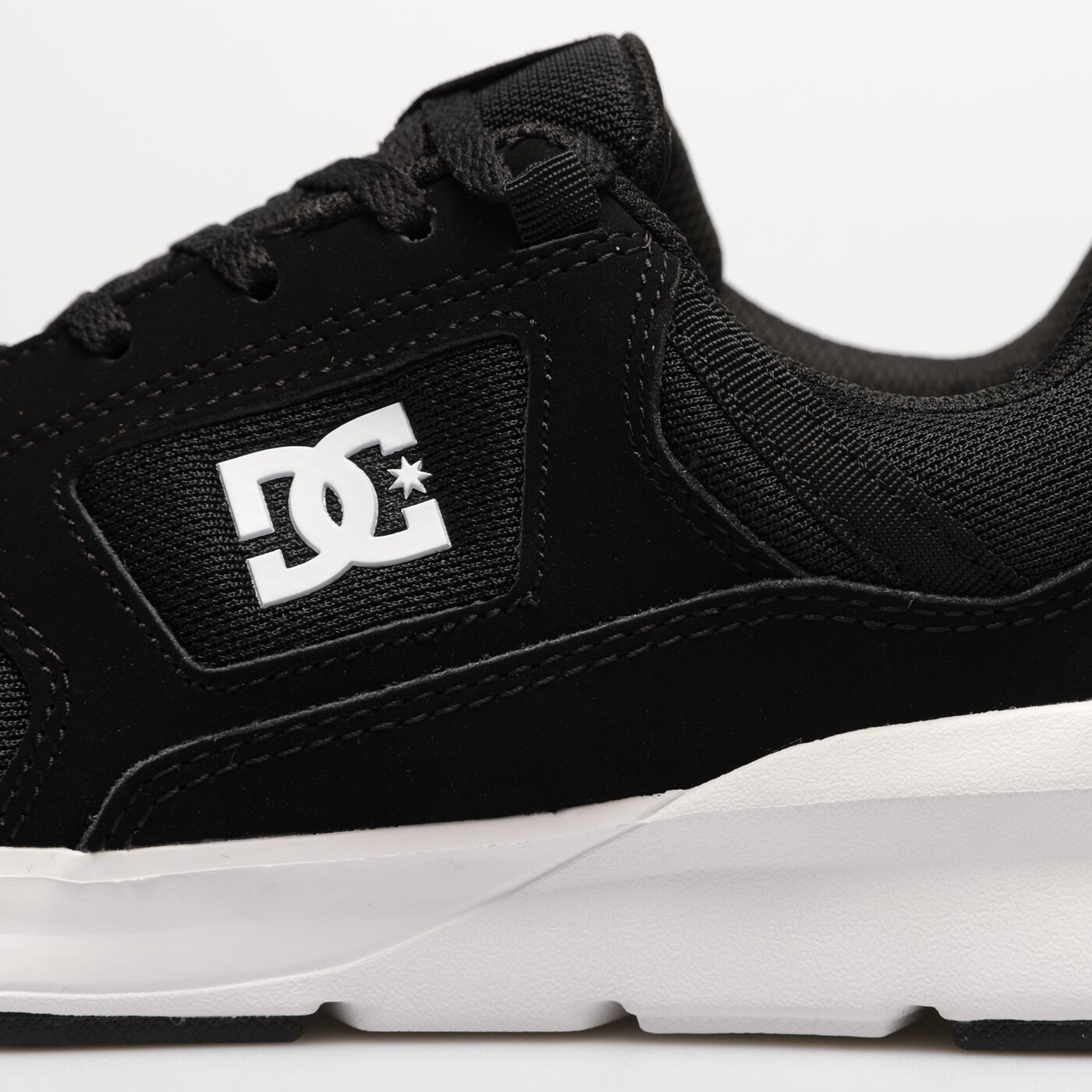 Мъжки маратонки DC SKYLINE adys400066bkw цвят черен