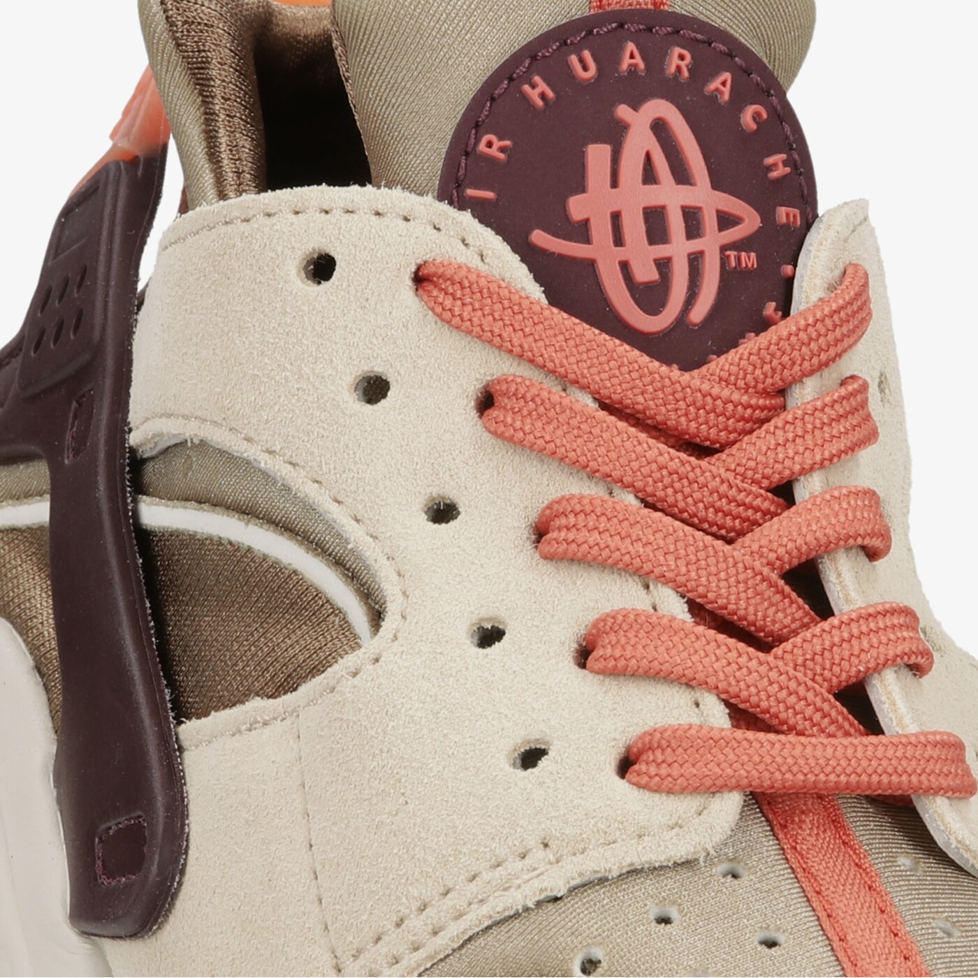 Дамски маратонки NIKE AIR HUARACHE SP dq9319-200 цвят бежов