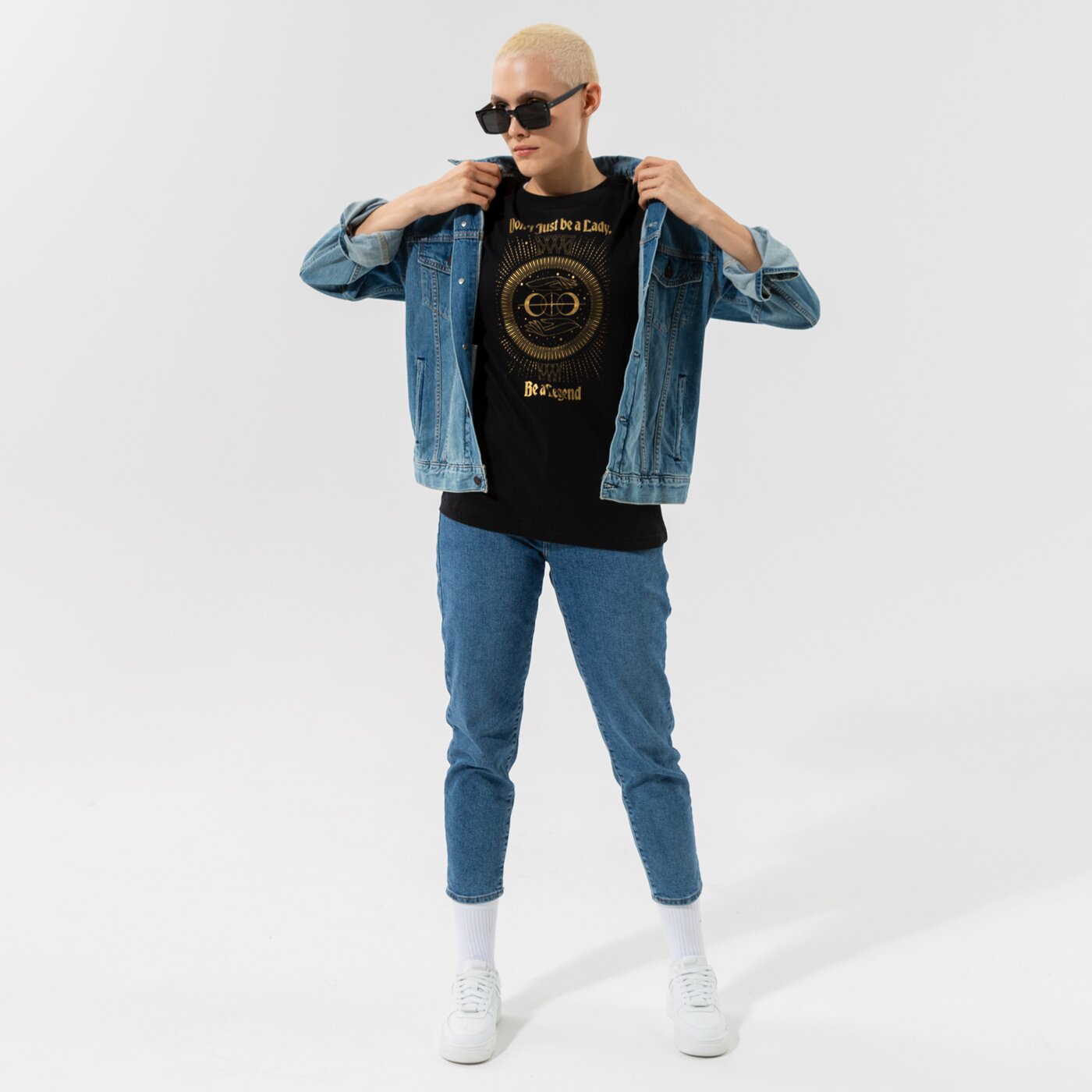 Дамска тениска NIKE ТЕНИСКА W NK SSNL VERB BOY SS TEE NBA dj6388-011 цвят черен