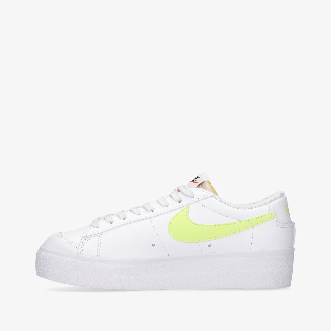 Дамски маратонки NIKE BLAZER LOW PLATFORM dj0292-102 цвят бял