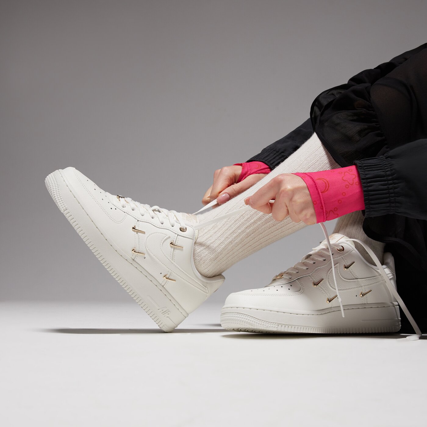 Дамски маратонки NIKE WMNS AIR FORCE 1 '07 LX CN fv3654-111 цвят бежов