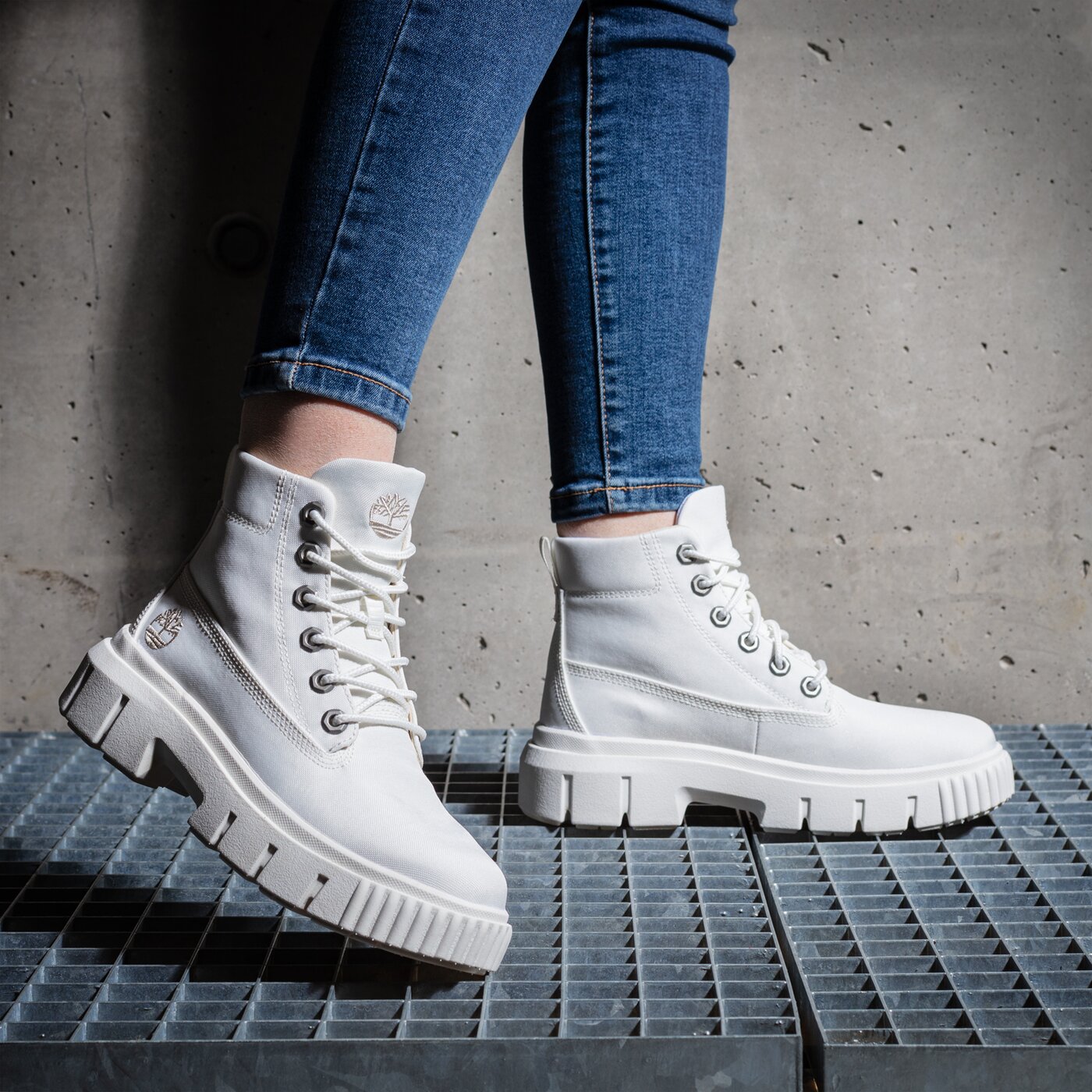 Дамски кежуал TIMBERLAND GREYFIELD FABRIC BOOT tb0a2jfql771 цвят бял