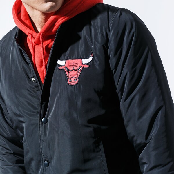 Мъжко зимно яке NEW ERA ЯКЕ NBA TEAM LOGO BULLS CHICAGO BULLS BLK 12123895 цвят черен