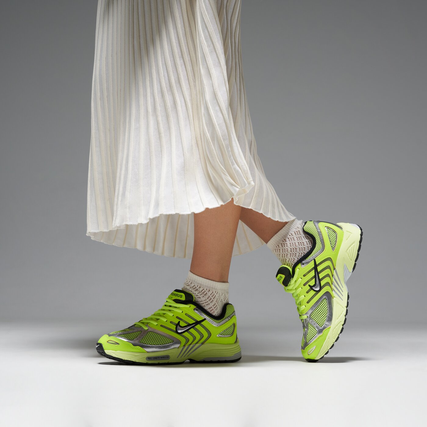 Дамски маратонки NIKE W AIR PEGASUS 2005 hq1675-700 цвят зелен