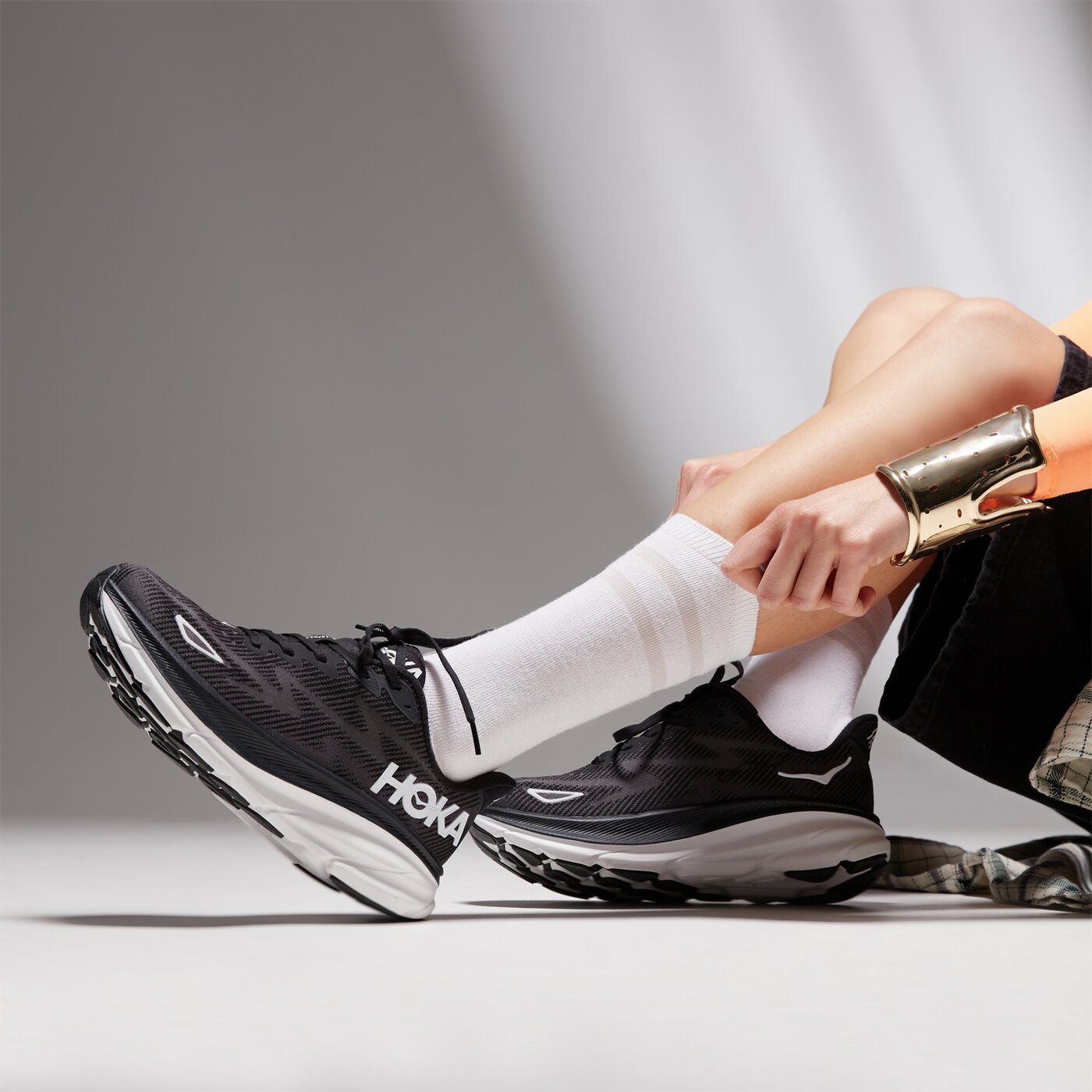 Дамски маратонки HOKA CLIFTON 9 1127896bwht цвят черен