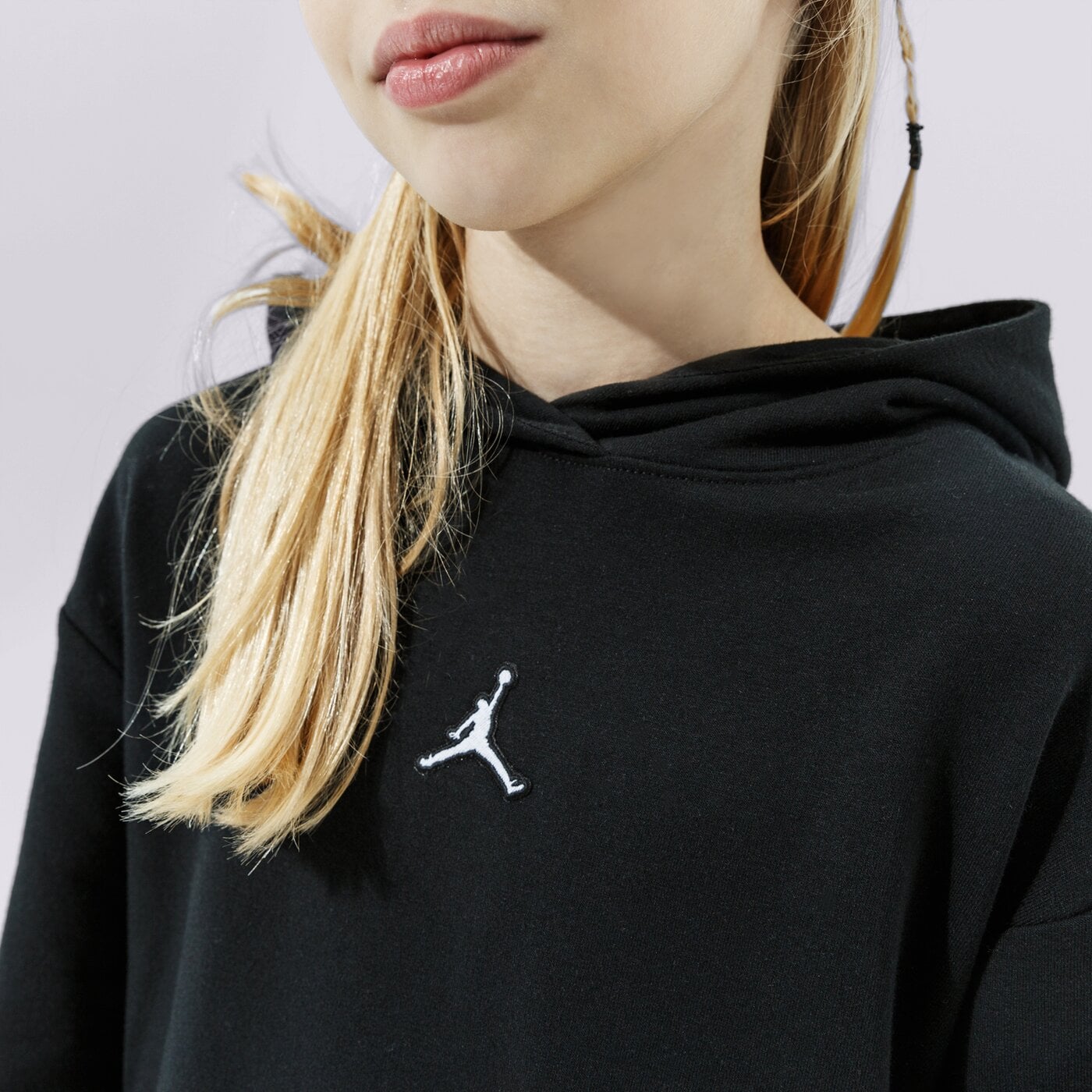 Детски суичър JORDAN СУИТЧЪР С КАЧУЛКА ESSENTIALS BOXY PO G GIRL 45a858-023 цвят черен